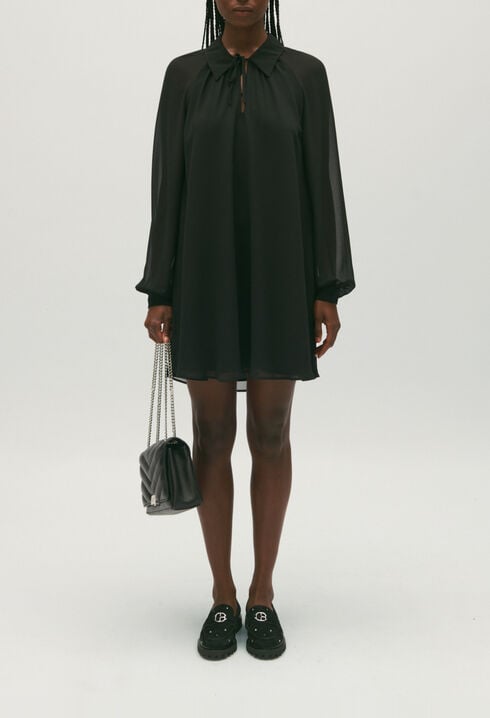 Kurzes, fließendes Kleid