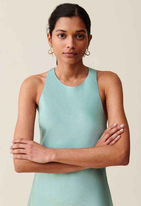 Langes, satiniertes Kleid