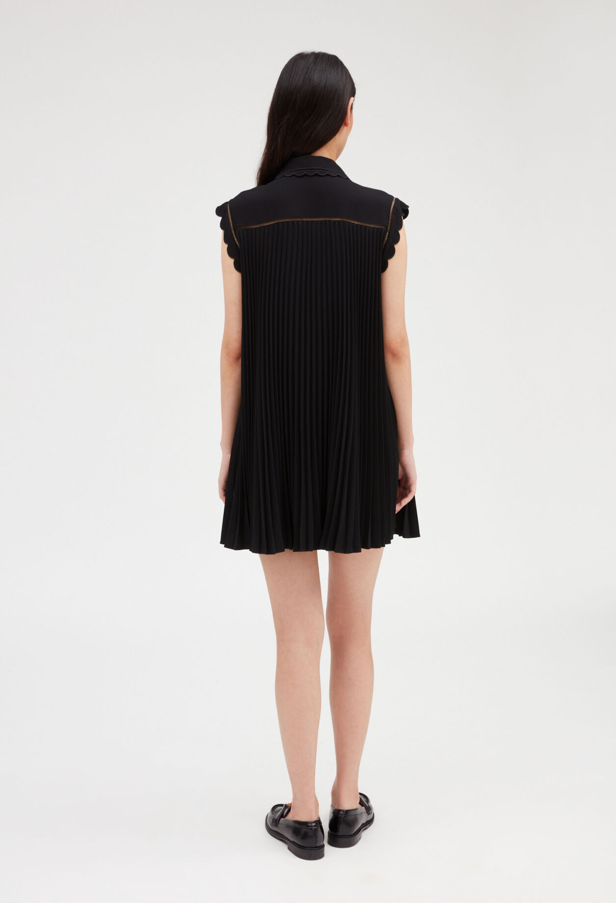 Kurzes plissiertes Kleid