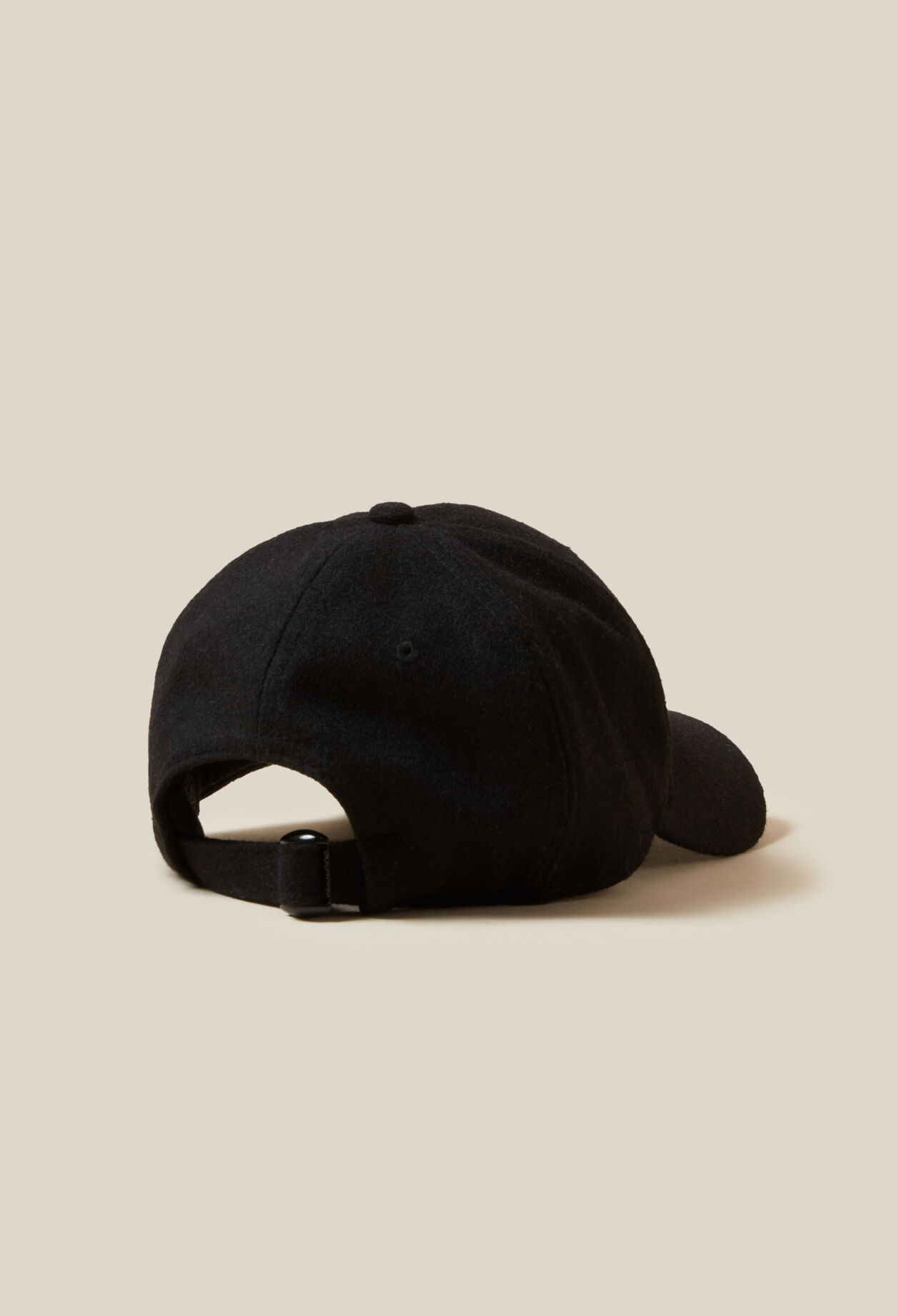 Schwarzes Cap mit Claudie Pierlot-Logo