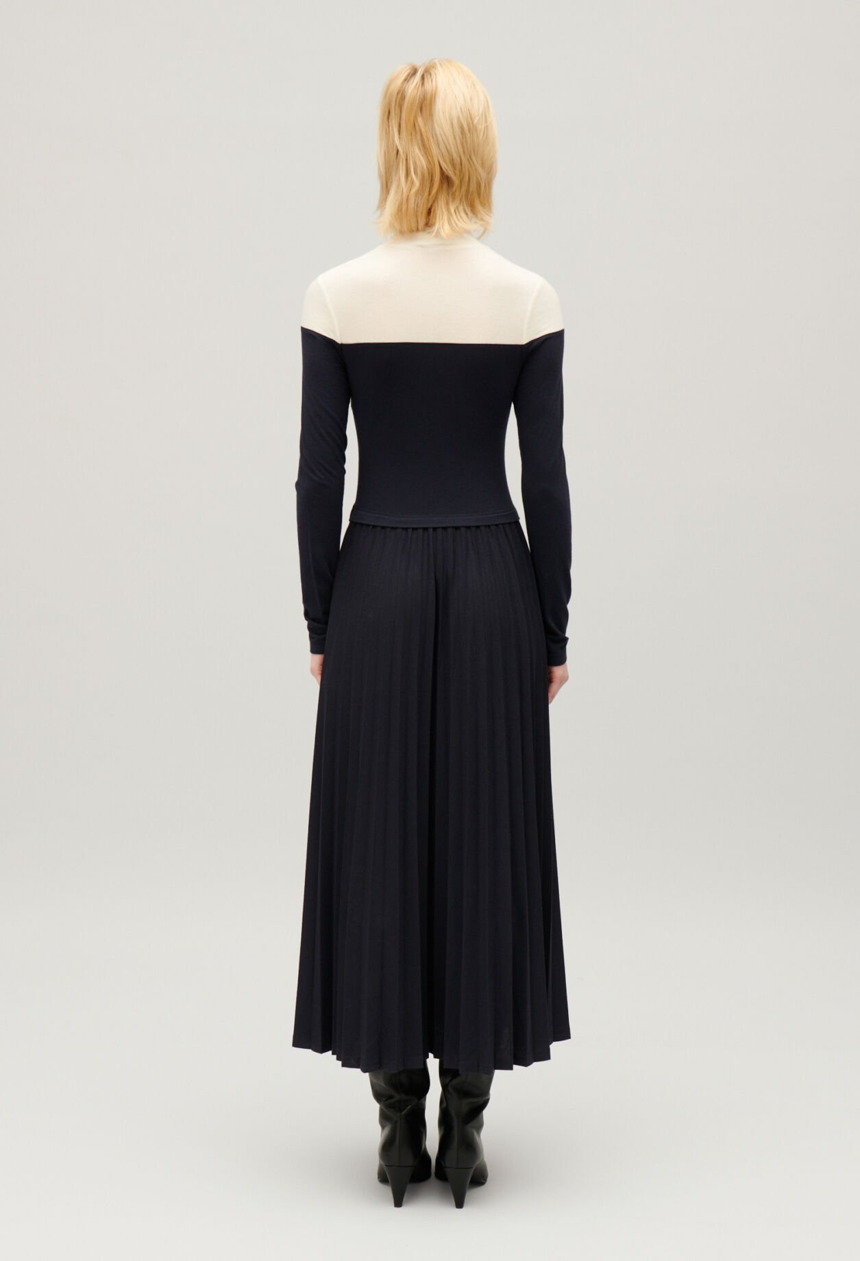 Langes plissiertes Twistkleid dreifarbig