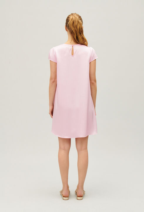 Flie&szlig;endes, kurzes Babydoll-Kleid