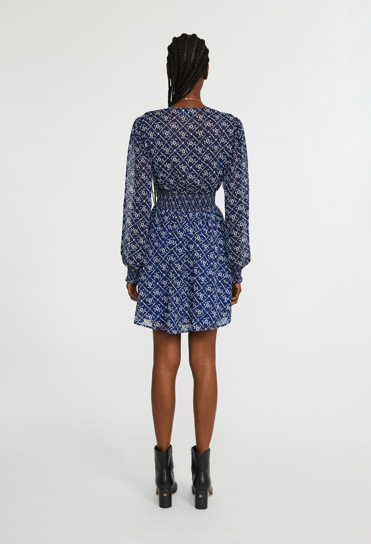 Kurzes Kleid mit Blumenmuster
