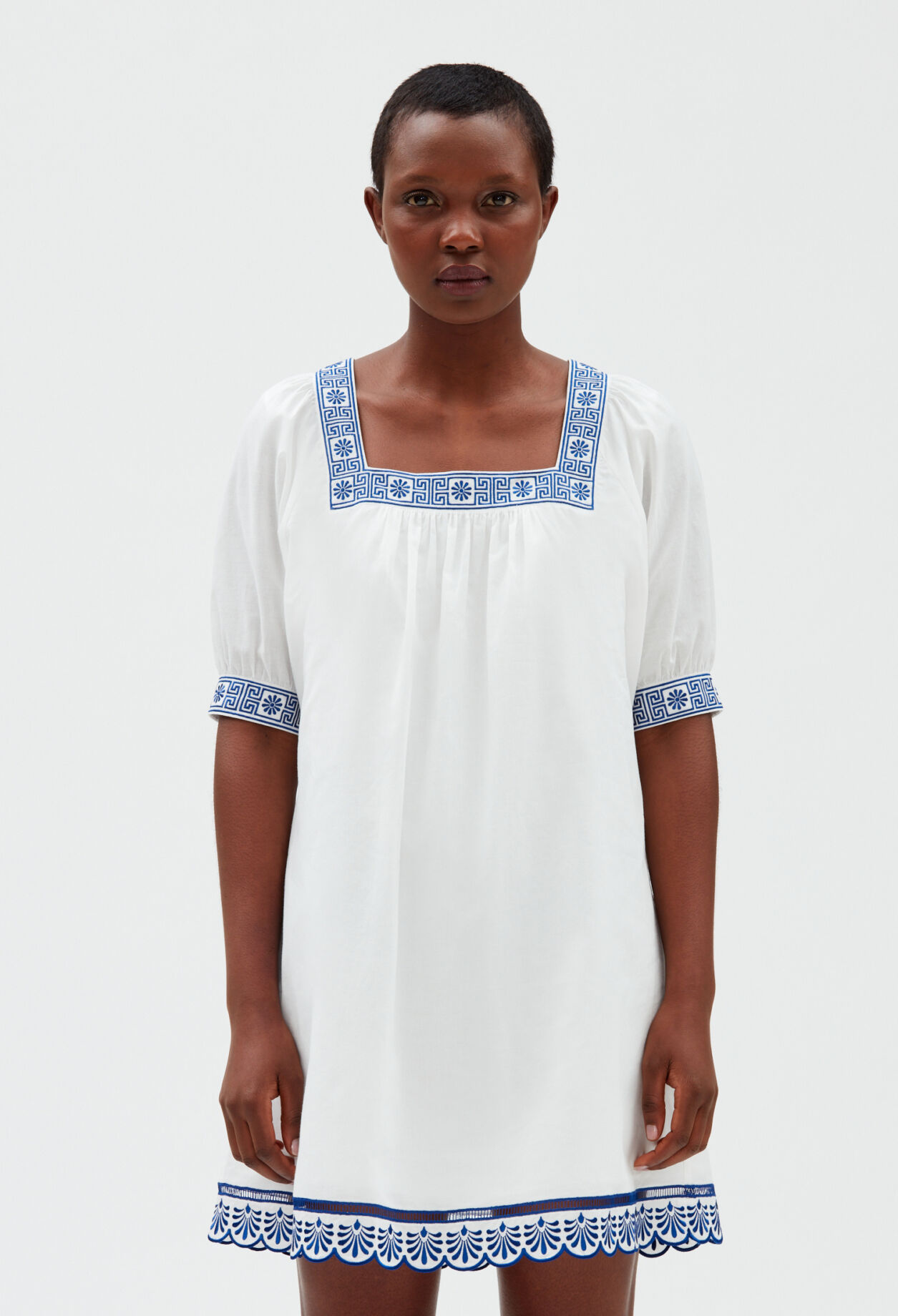 Kurzes Kleid, ecrufarben
