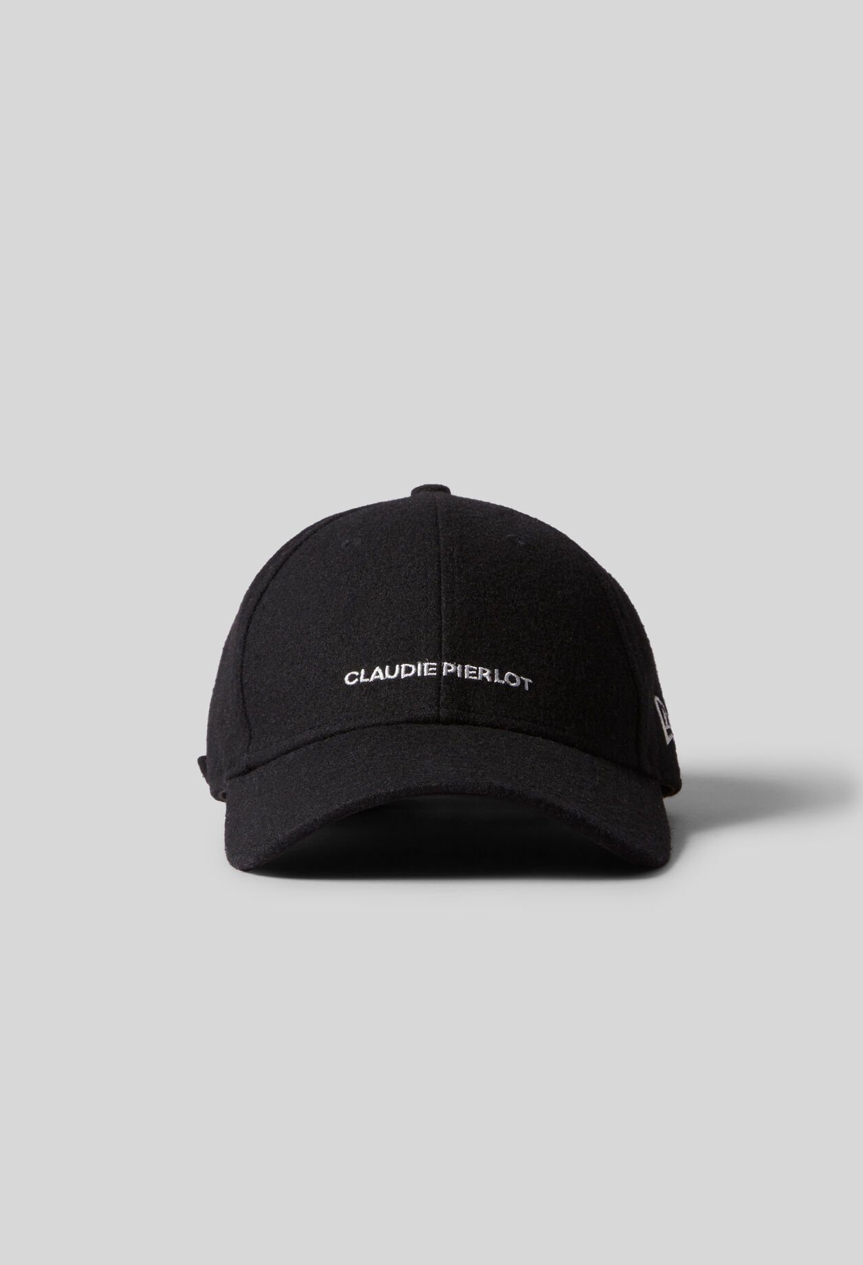 Schwarzes Cap mit Claudie Pierlot-Logo
