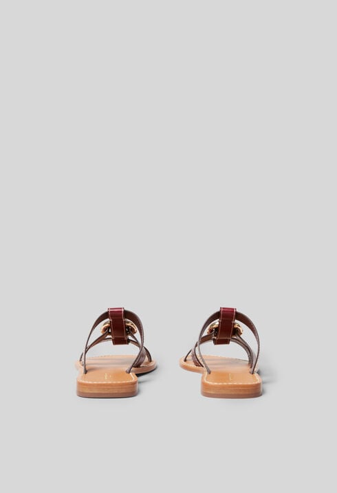 Sandalen mit Riemen und Ring