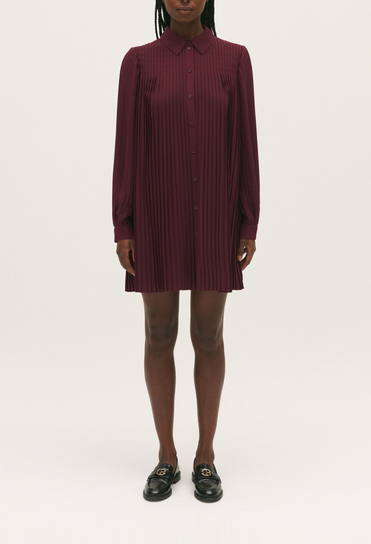 Kurzes plissiertes Kleid