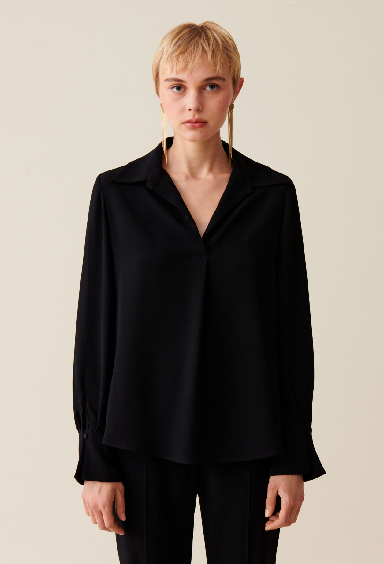 Fließende schwarze Bluse 