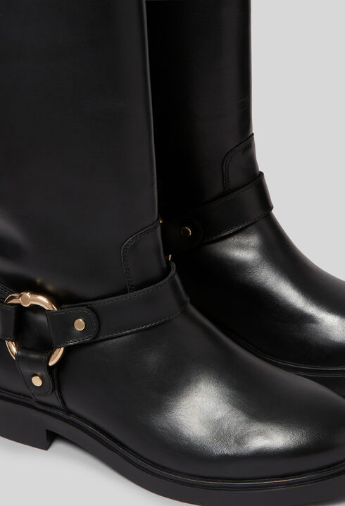 Hohe Lederstiefel