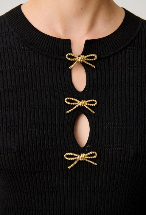 Kurzes Strickkleid mit Knoten