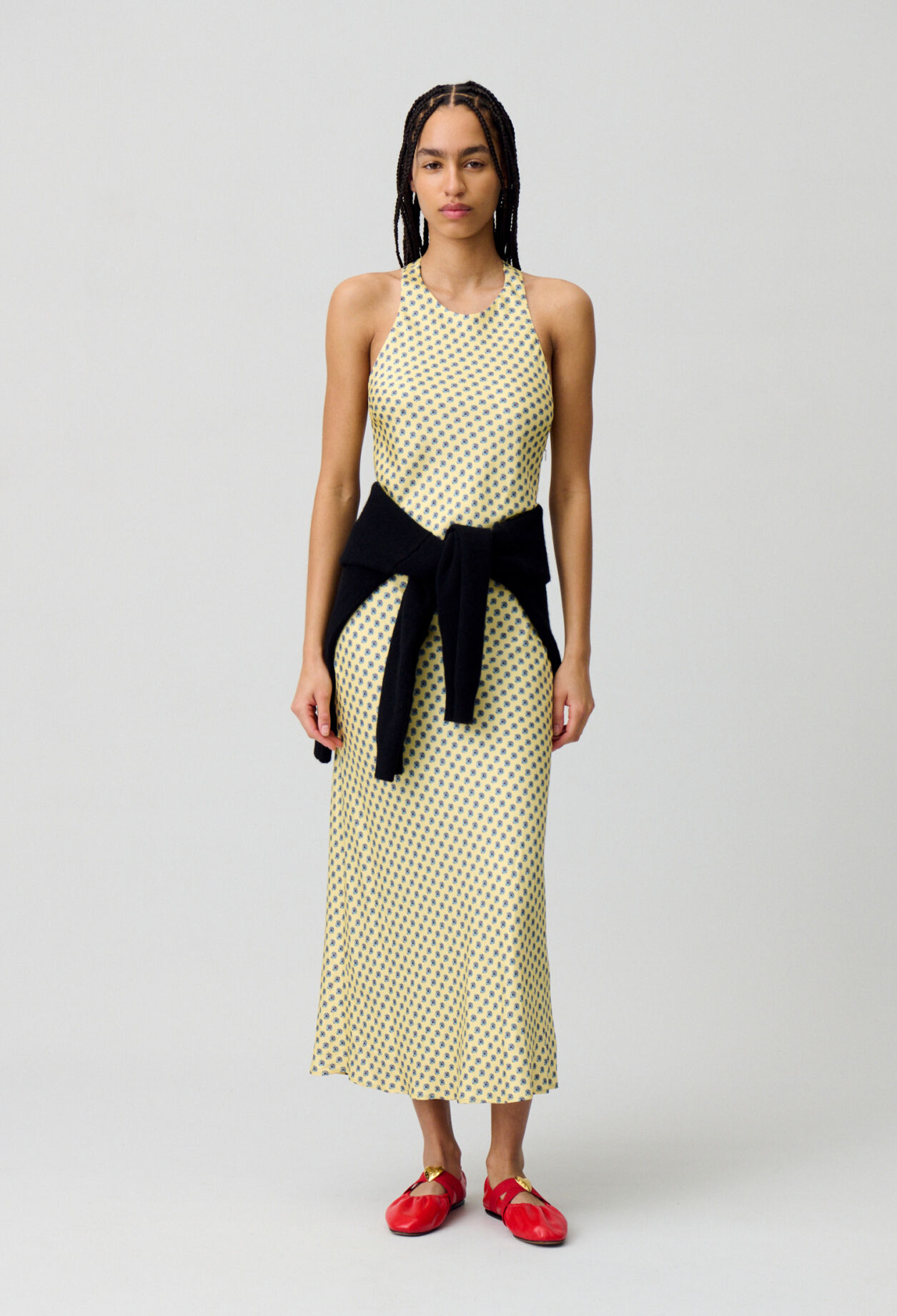 Langes, satiniertes Kleid