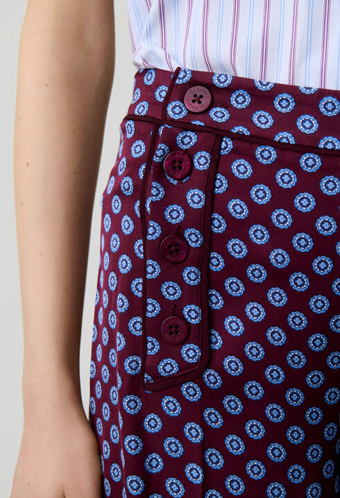 Satinhose mit Knopflatz