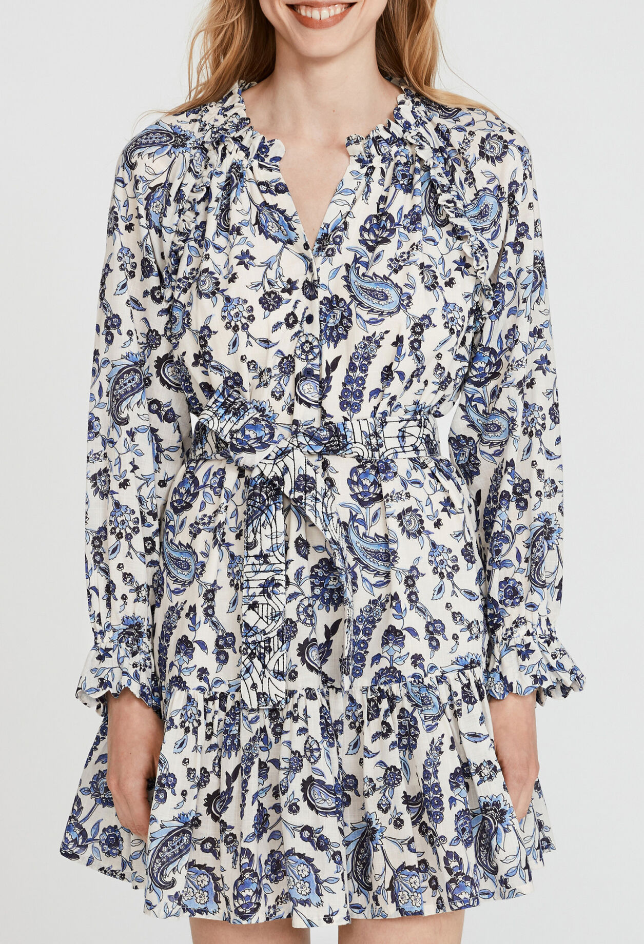 Kleid mit Gürtel und Blumenmuster