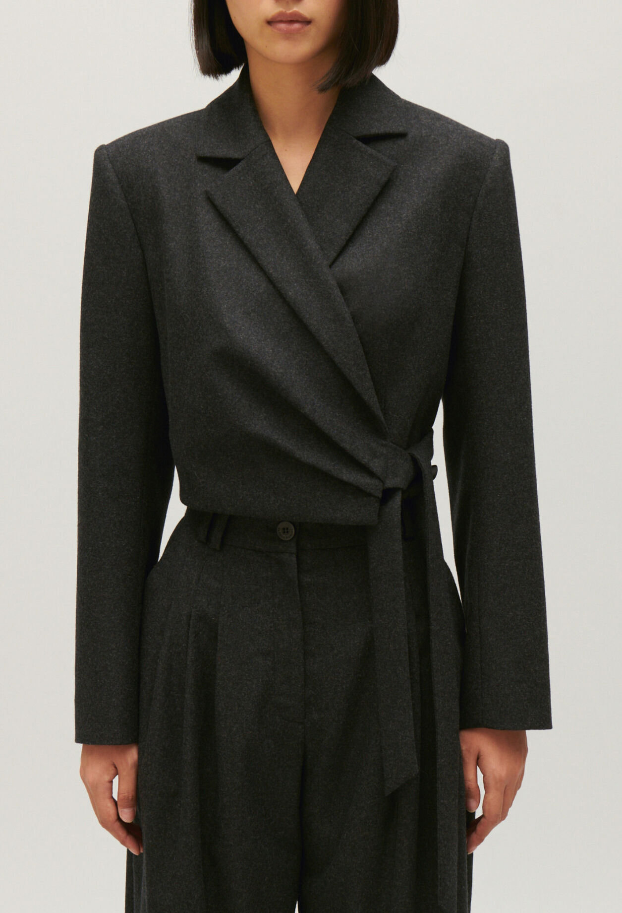 Kurzer grau melierter Blazer