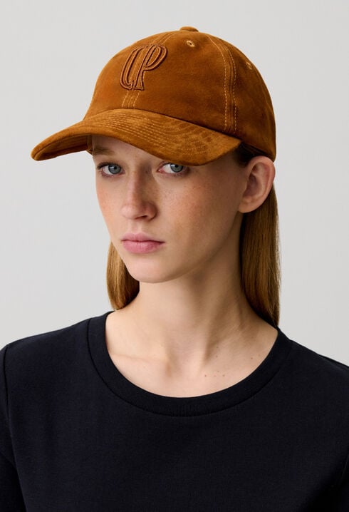 Cap mit Monogramm-Stickerei