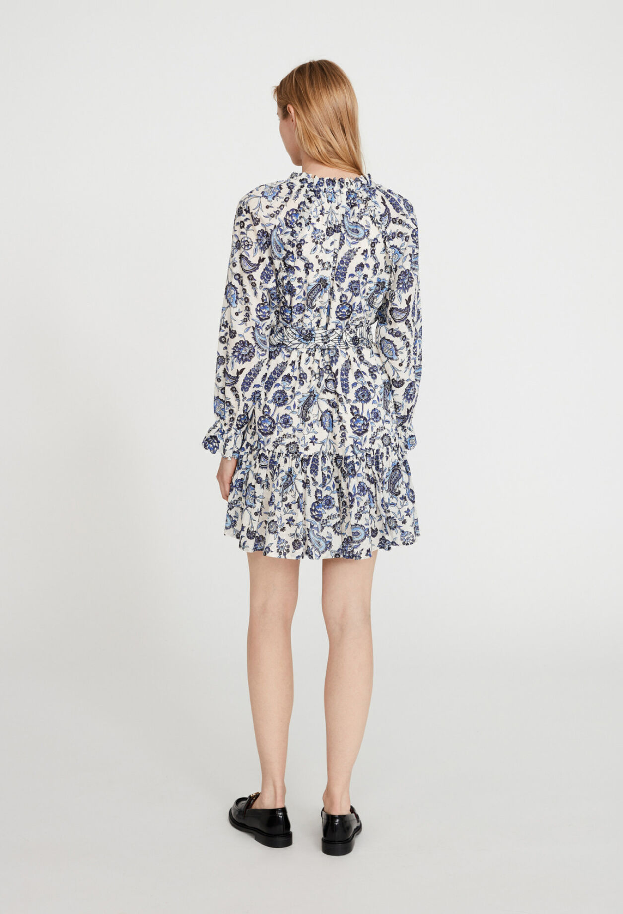 Kleid mit Gürtel und Blumenmuster