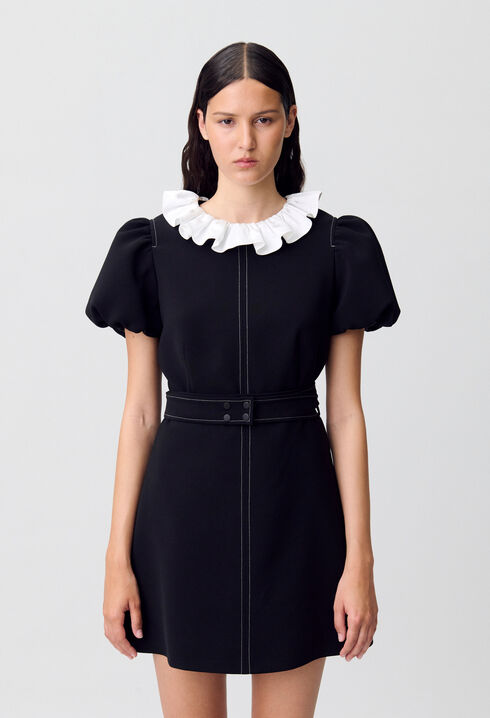 Kurzes Kleid mit Kragen
