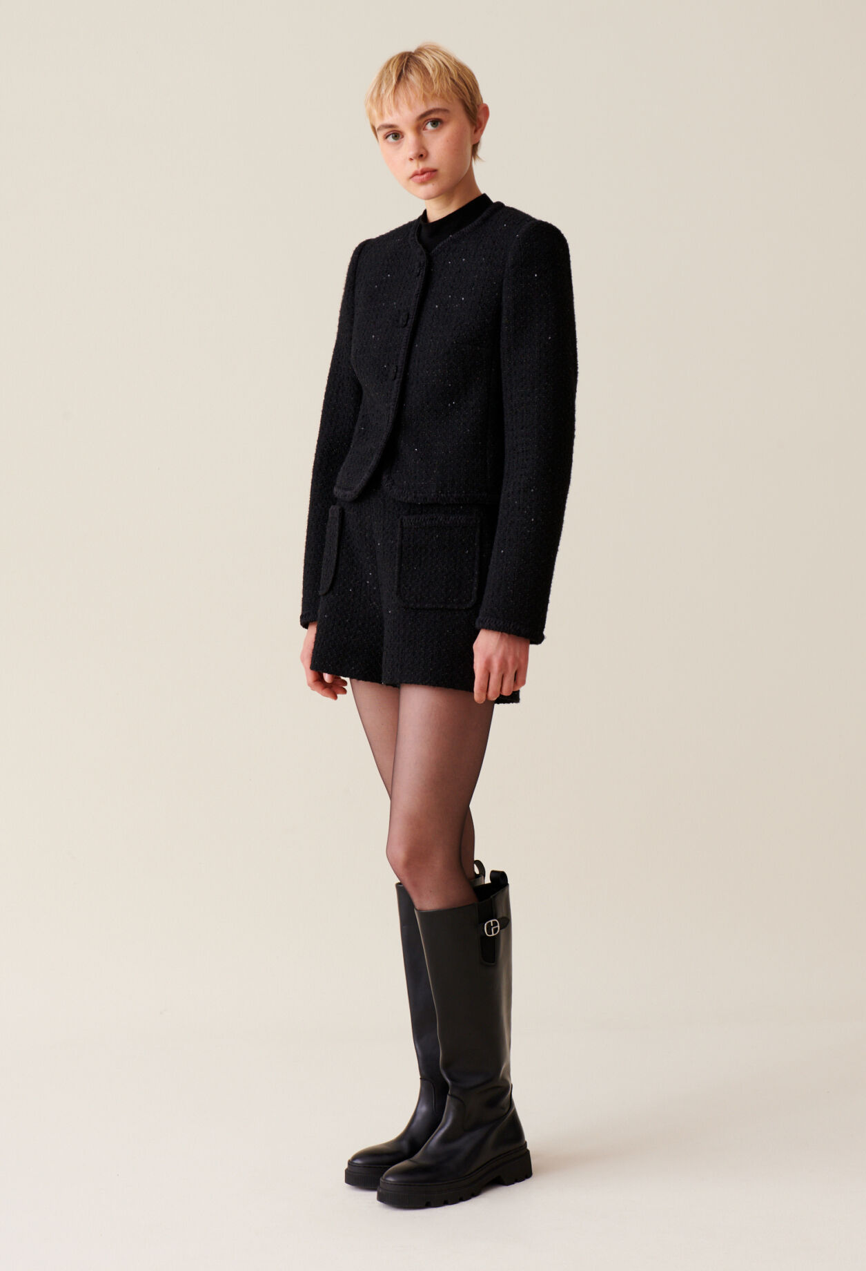 Schwarze Tweedjacke gerade