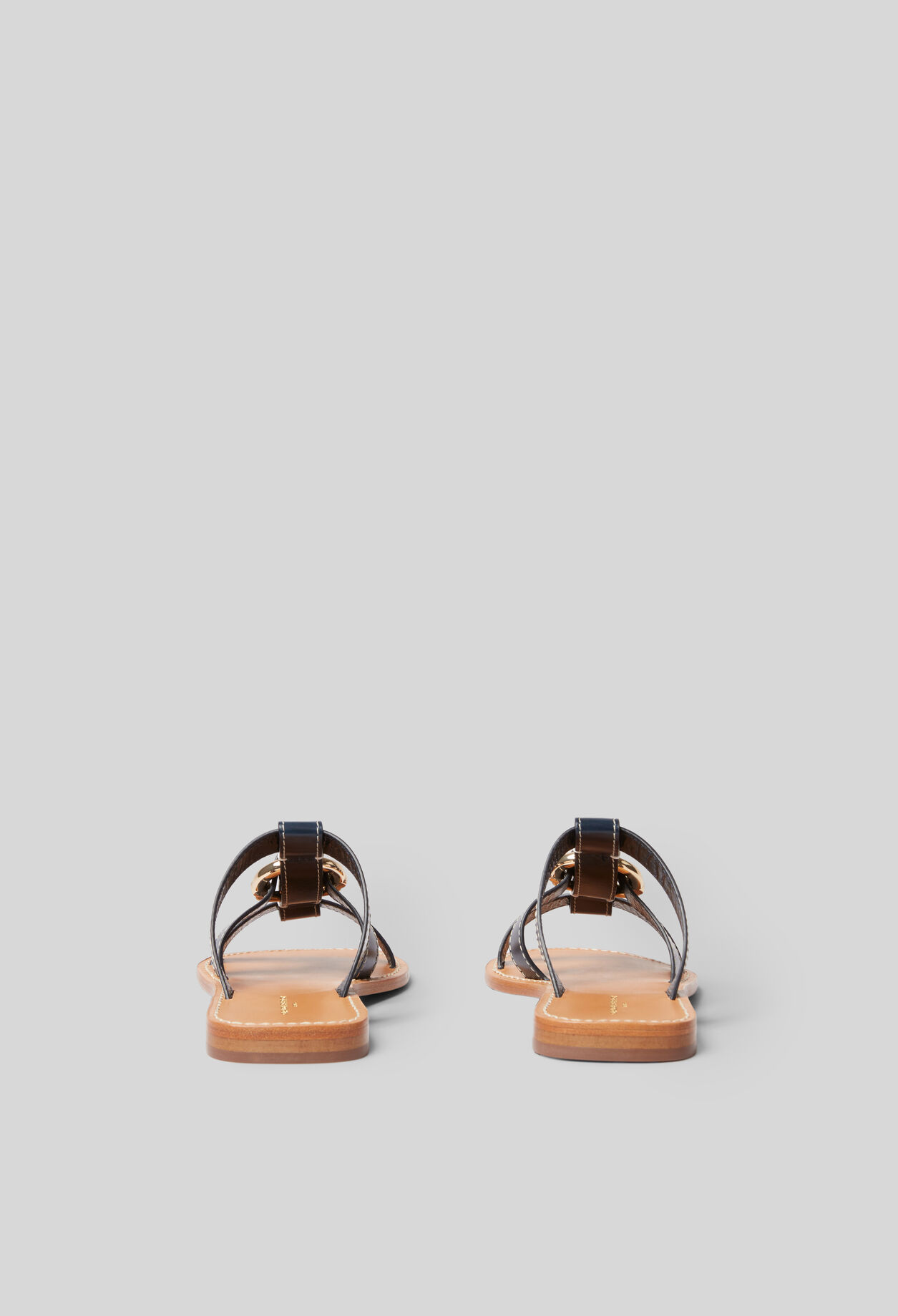 Sandalen mit Riemen und Ring
