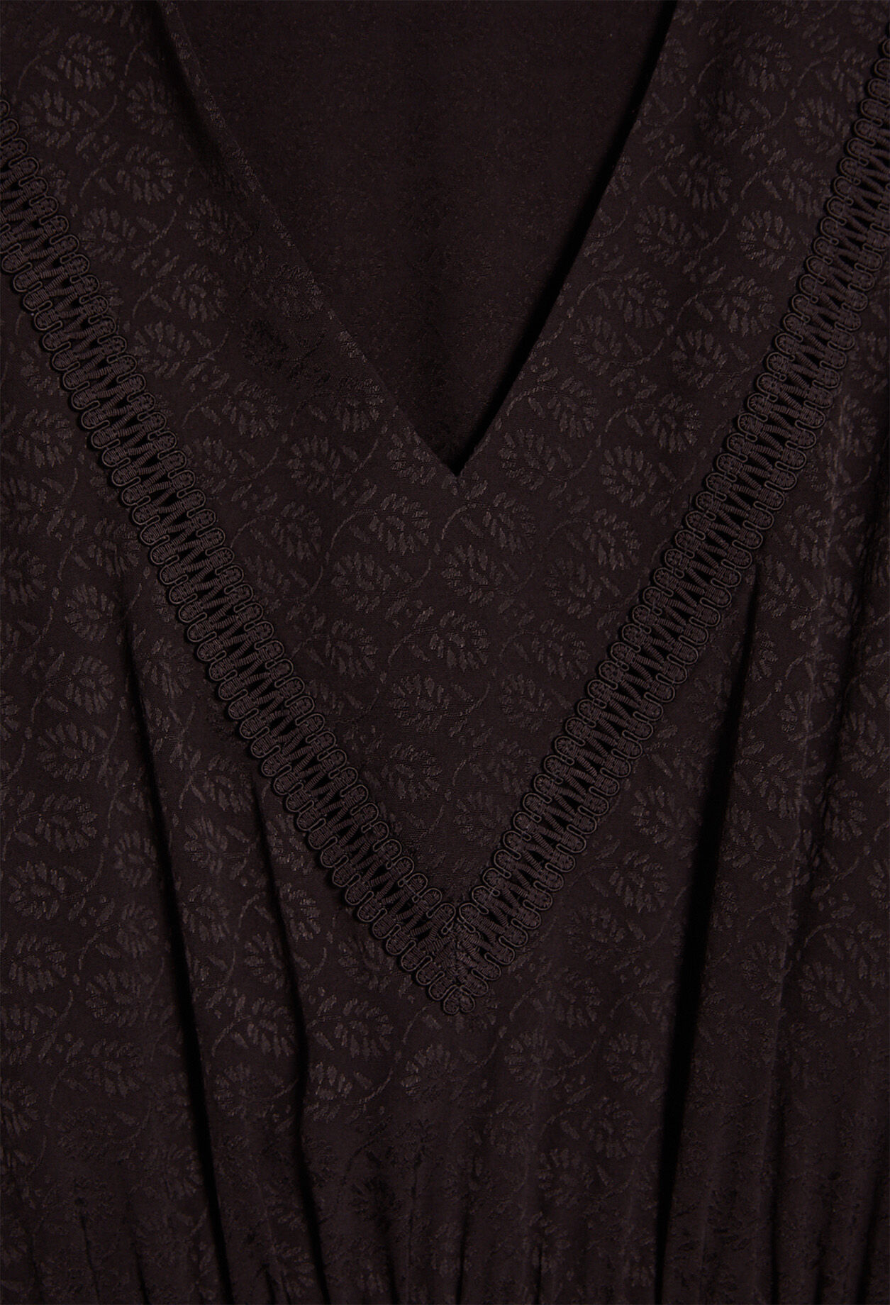 Tailliertes Kleid