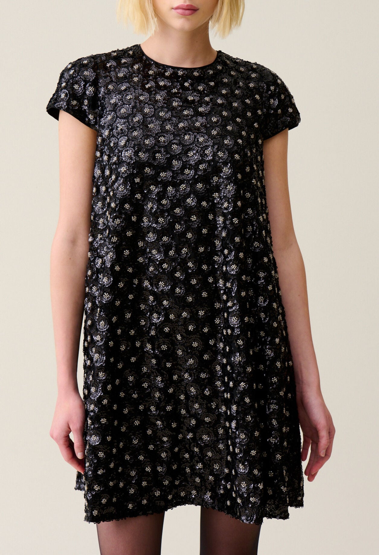 Kurz geschnittenes Babydoll-Kleid