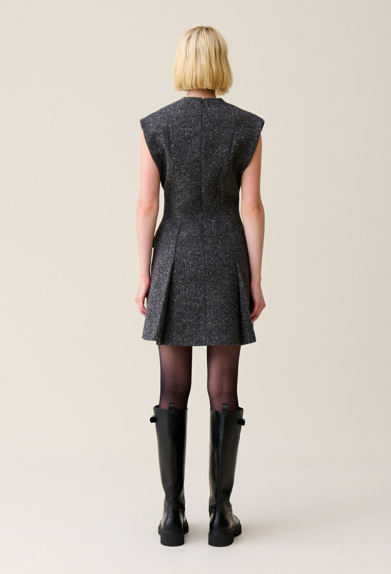Graues tailliertes Tweed-Kleid