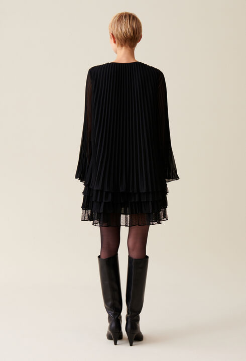 Kurzes schwarzes Rüschenkleid