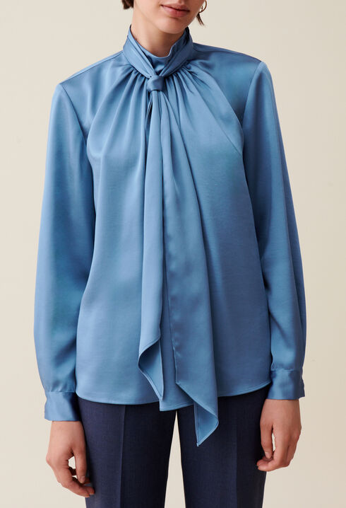 Fließende Bluse mit Schleifenkragen