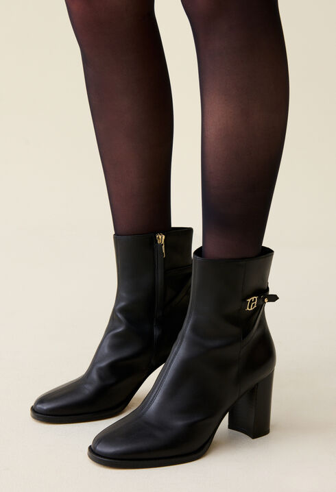 Lacklederstiefeletten mit Absatz
