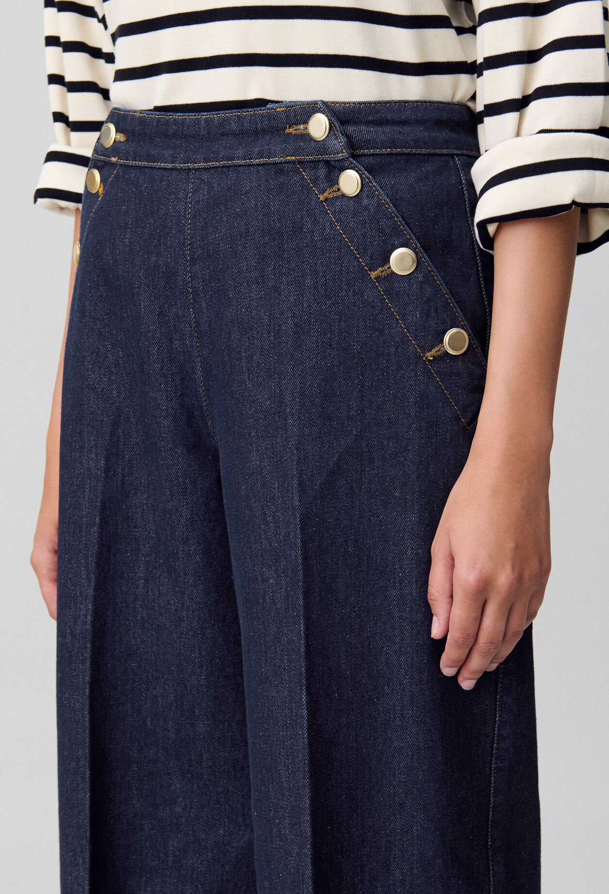 Weite Marlene-Jeans mit Knopfleiste