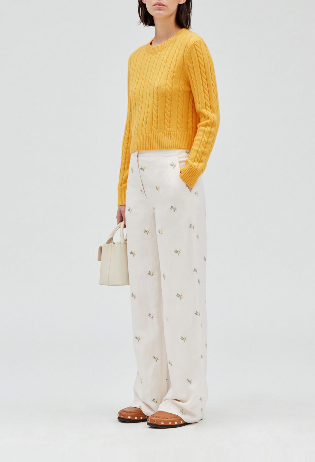 Hose mit Stickerei, Mimose