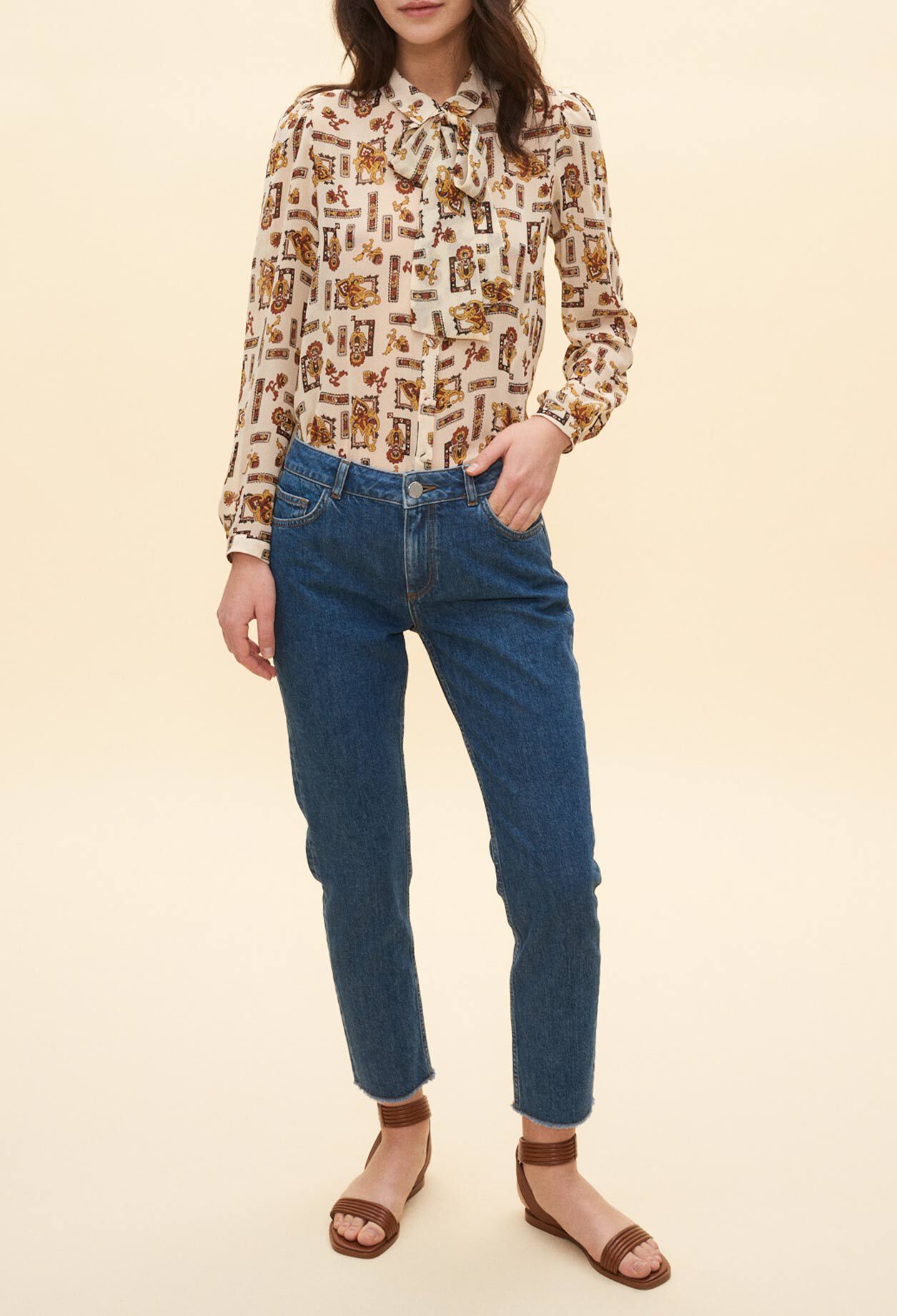 Bluse im Lavallière-Stil mit Muster