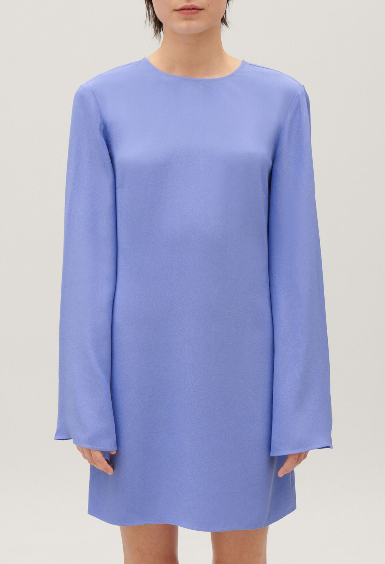 Kurzes Kleid R&uuml;ckenausschnitt Lavendel