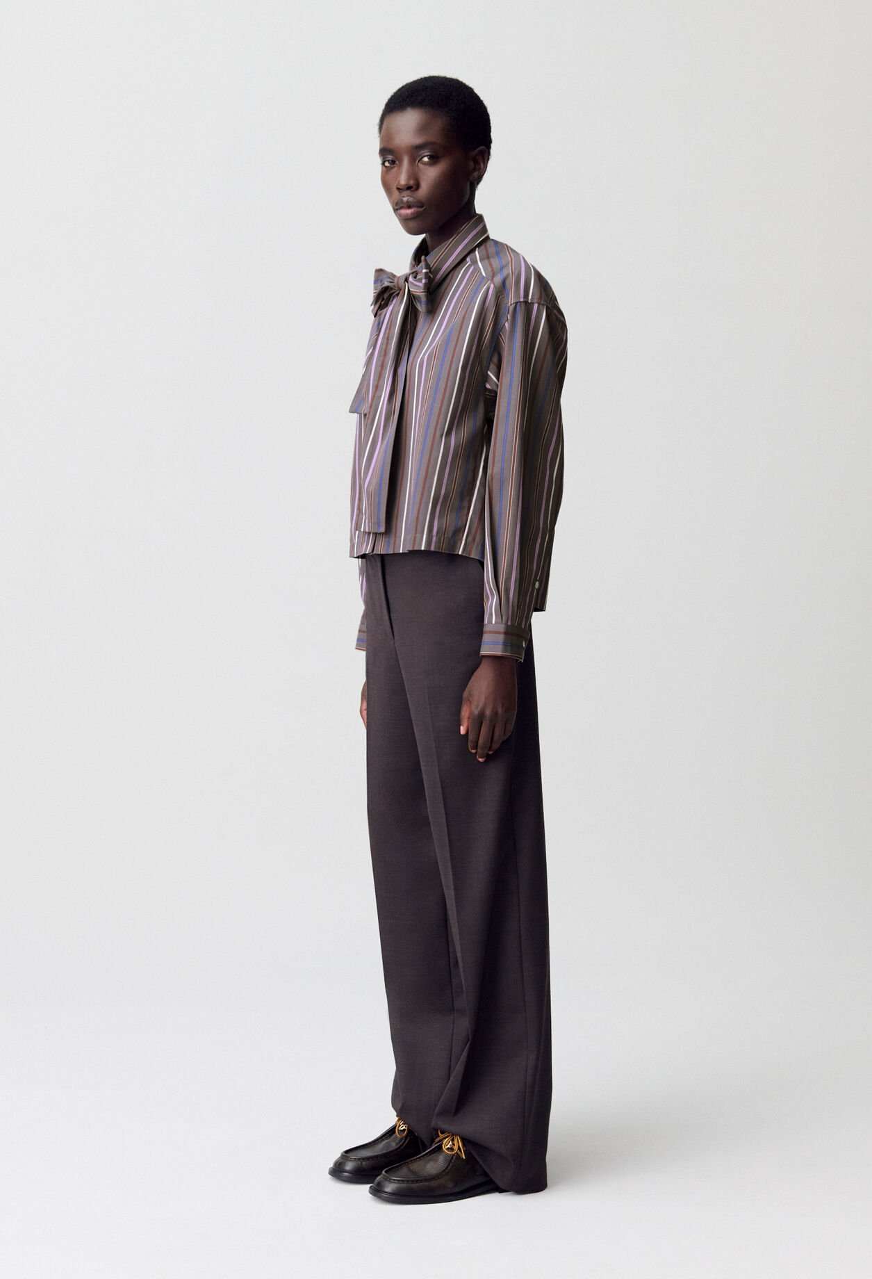 Gestreifte Lavalliere-Bluse