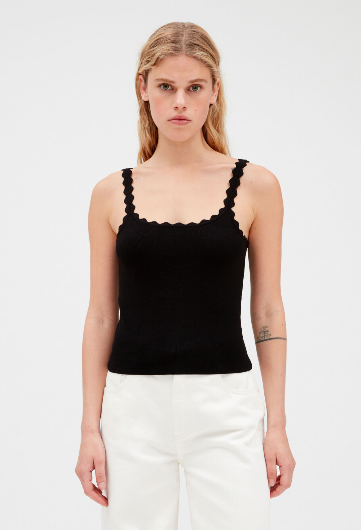 Kurzes Tanktop aus Strick, schwarz