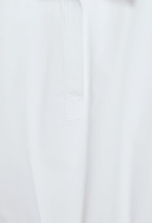 Kurzes Kleid, Polo-Kragen