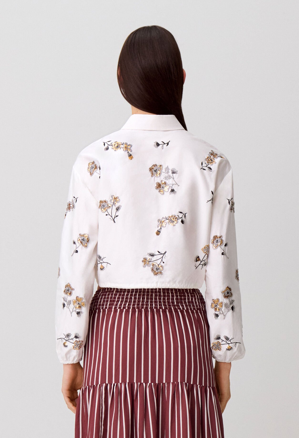 Hemd mit Blumen und Pailletten