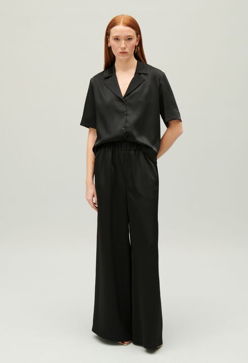Fließende, kurzärmelige Hemdbluse