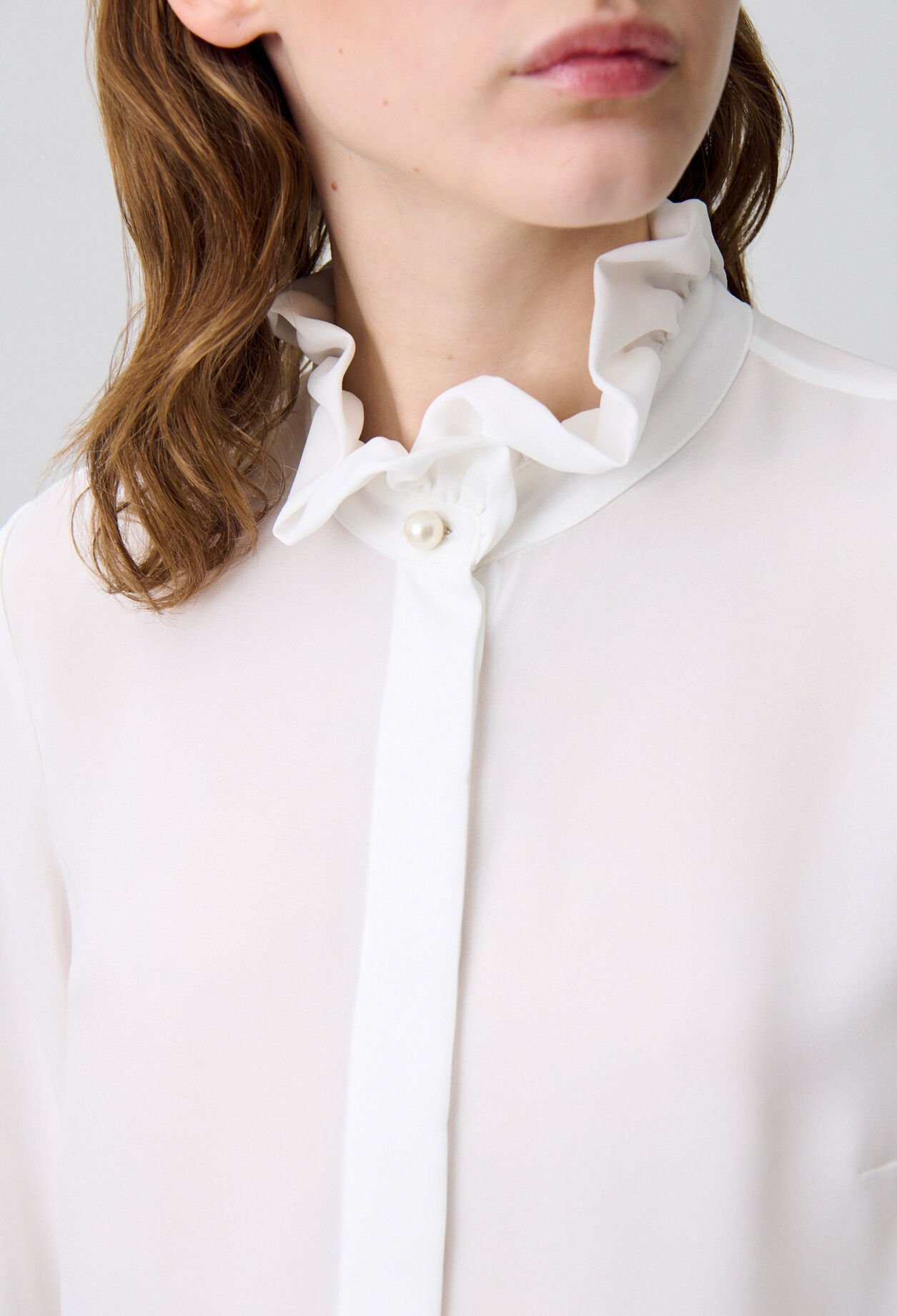 Bluse mit viktorianischem Kragen