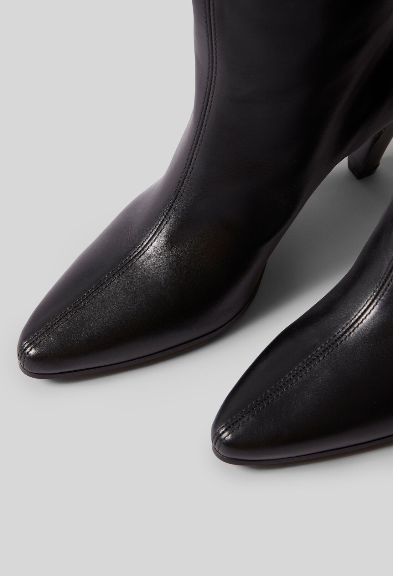 Hohe Lederstiefel