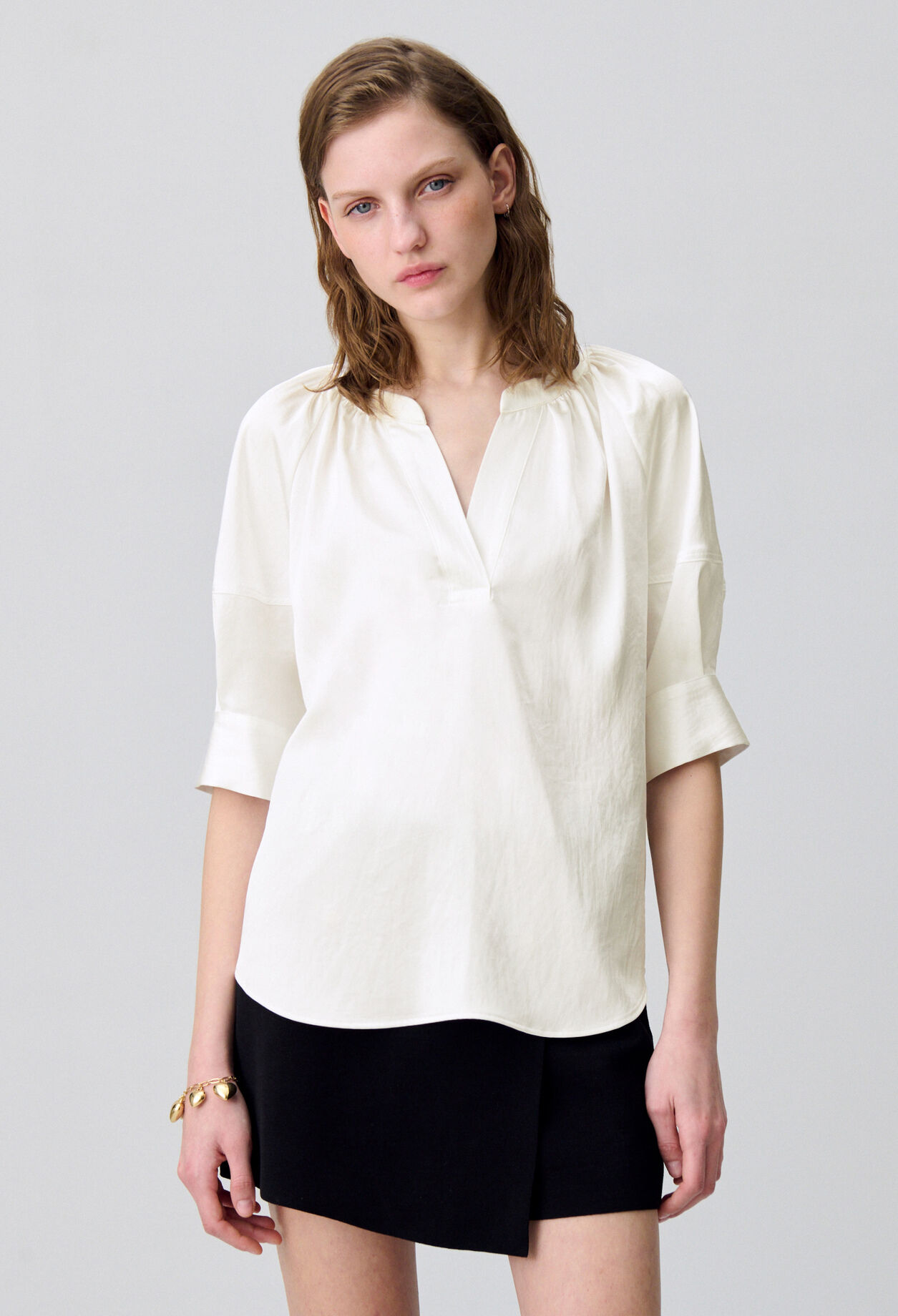 Fließende Bluse mit Tunesien-Kragen