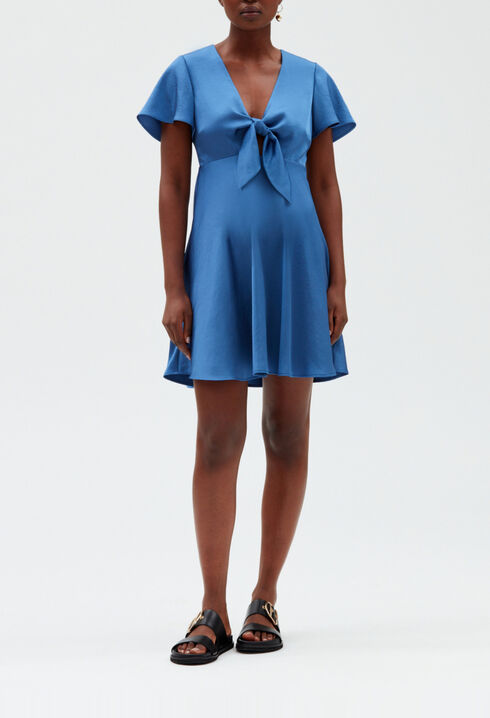 Weich fließendes, kurzes Kleid, blau
