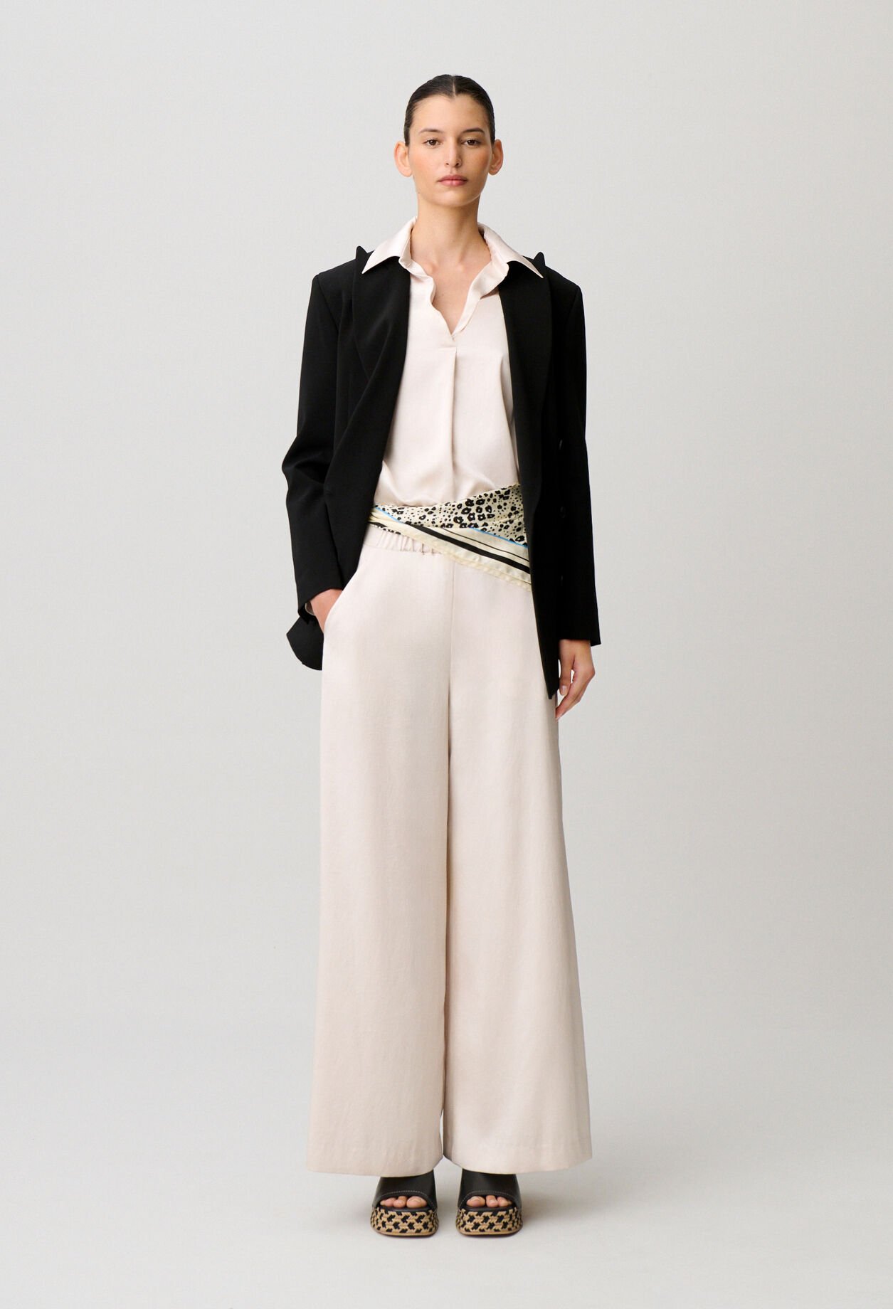 Flie&szlig;ende Bluse mit Kragen