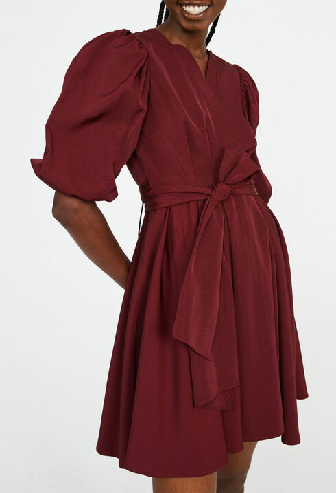 Kurzes burgunderrot Wickelkleid