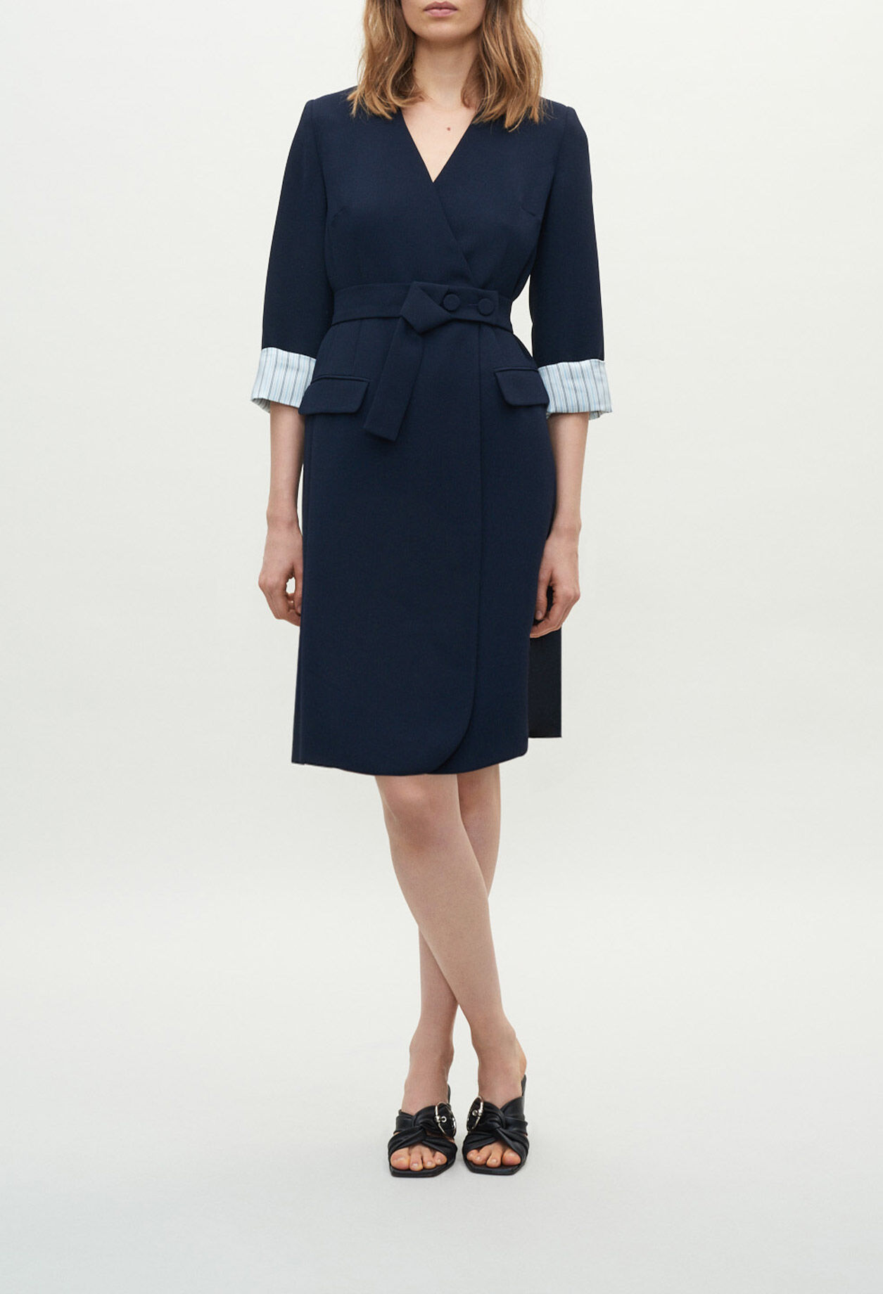 Kleid mit Ärmelabschlüssen