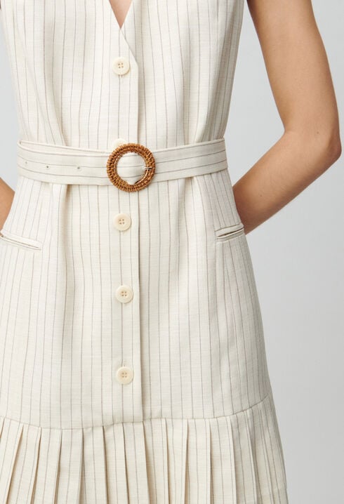 Gefaltetes kurzes Kleid