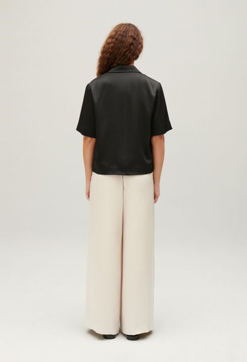 Fließende, kurzärmelige Hemdbluse