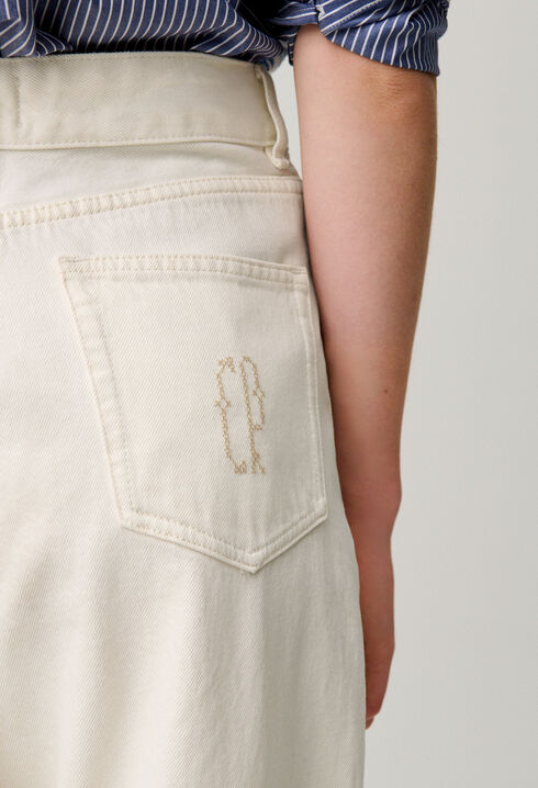 Jeans mit CP-Stickerei