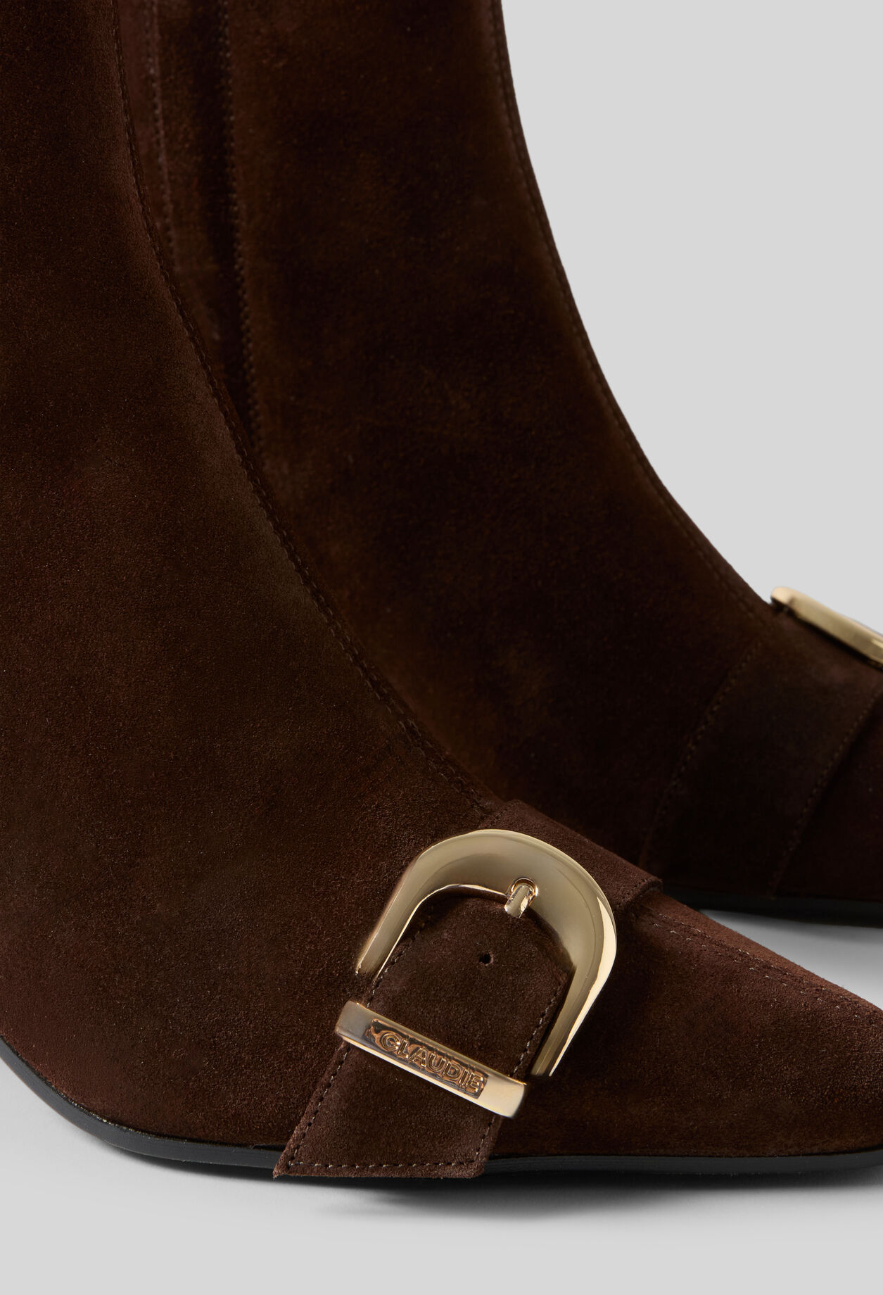 Wildlederstiefeletten Goldschnalle