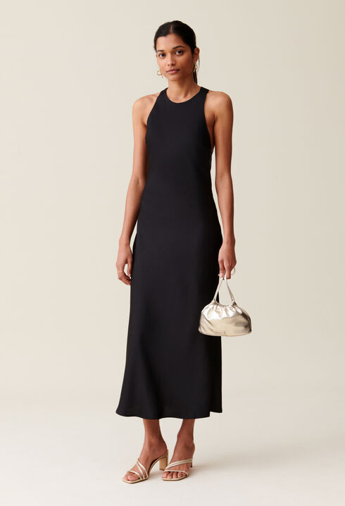 Langes, satiniertes Kleid